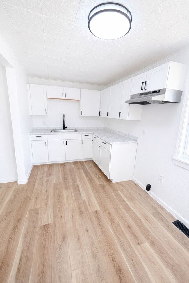 Building Photo - Wapak – Fully Remodeled Home with 2-Car Garage