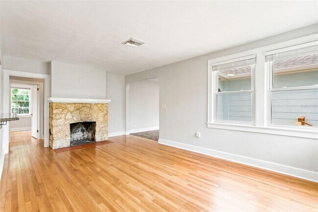 Building Photo - 205 Garden Cir N