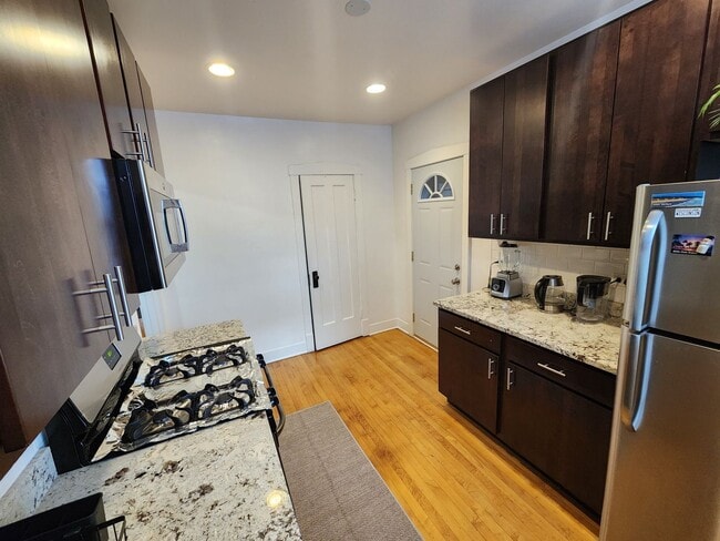 Building Photo - Spacious 2 Bed/1 Bath in North Park