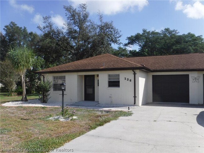 Primary Photo - 126 Parkview Cir E