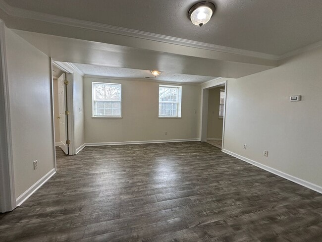 Building Photo - Freshly Updated 4 Bedroom Lower-Level Unit in Oak Ridge – Spacious & Move-In Ready