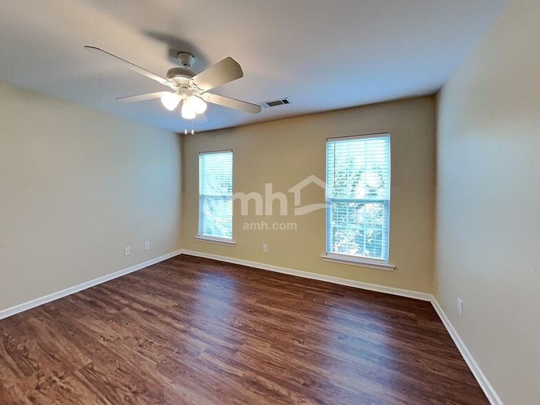 Building Photo - 10811 River Oaks Dr NW