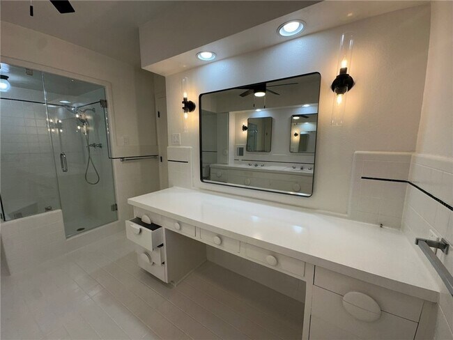 Building Photo - 301 Bermuda Pl