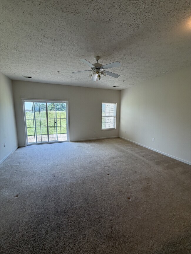 Building Photo - 9008 Executive Club Dr
