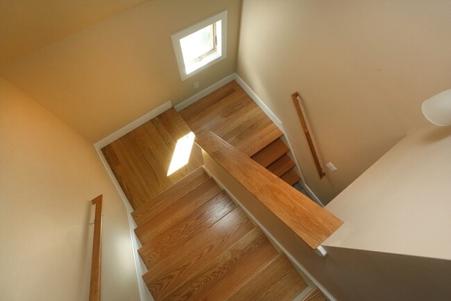 Building Photo - 12 Warren Ave