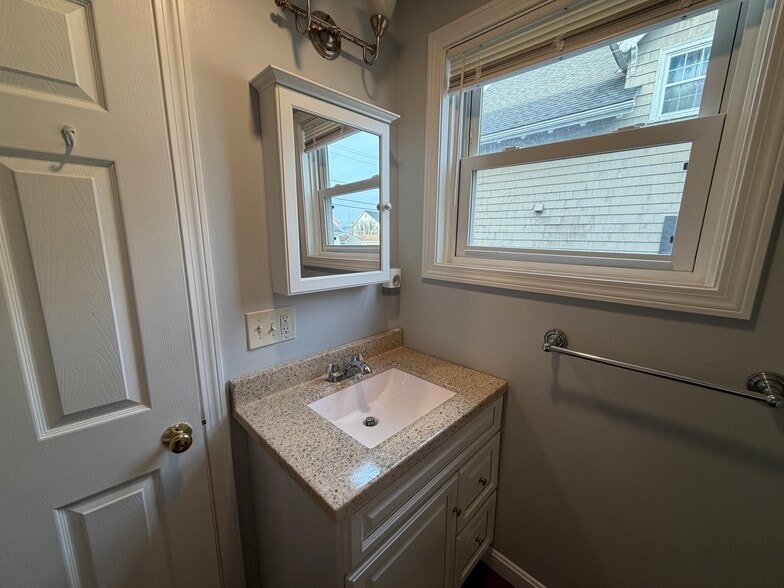 Bathroom - 13 Elizabeth St