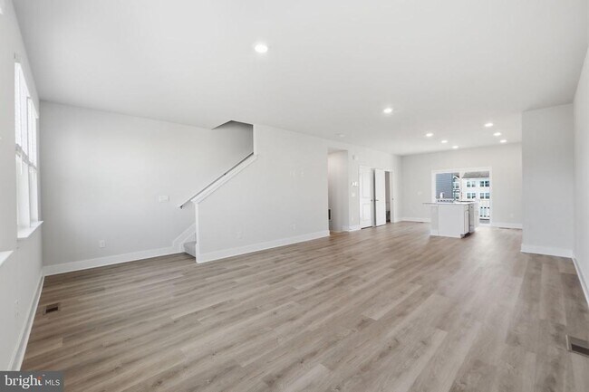 Building Photo - 113 Lakota St