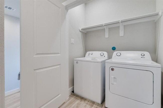 Building Photo - 7705 Rainbow Cl