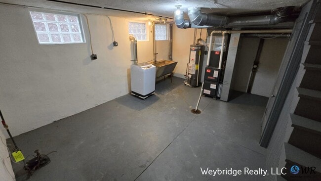 Building Photo - Cozy 2BD 1BTH Cape Cod in College Hill