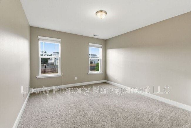 Building Photo - 588 Angel Oak Dr