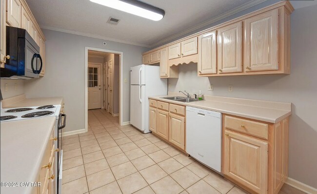 Building Photo - 70 Richfield Cove