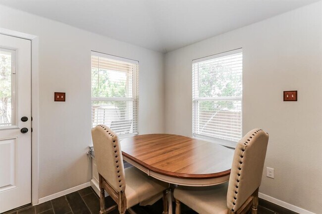 Building Photo - 21606 Bluejay Blvd