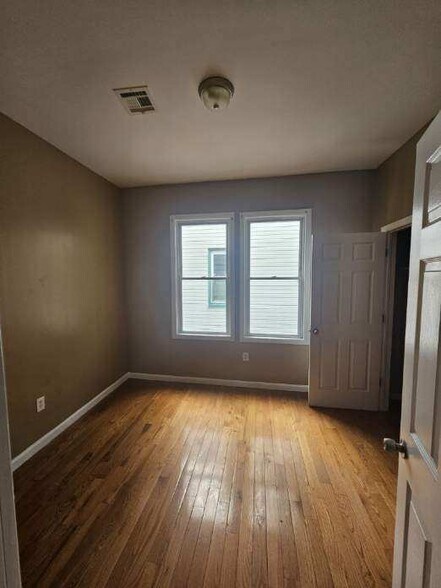 Bedroom 1 - 31 Stuyvesant Ave