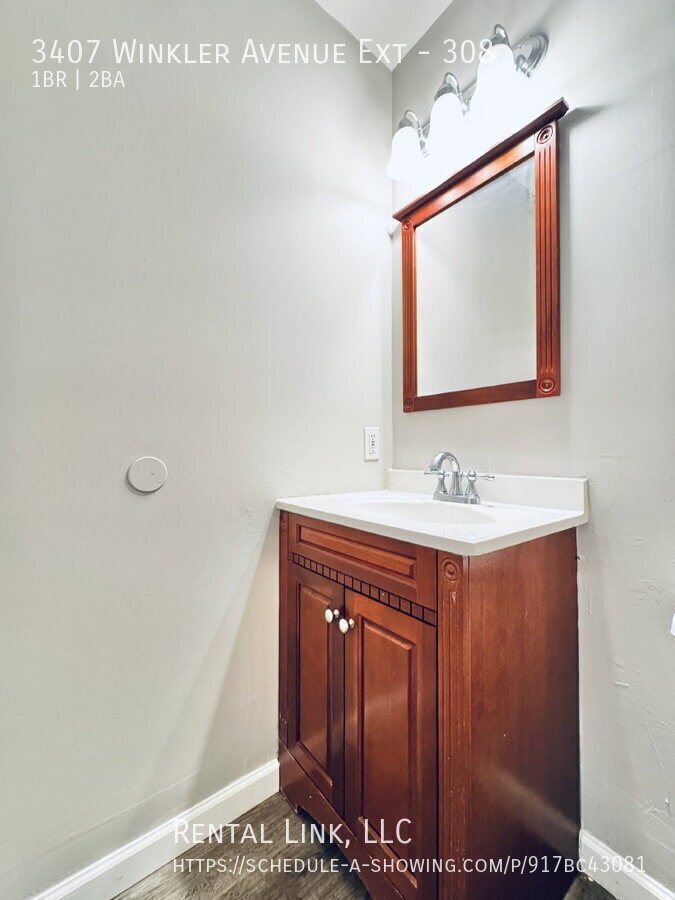 Building Photo - 3407 Winkler Ave Ext