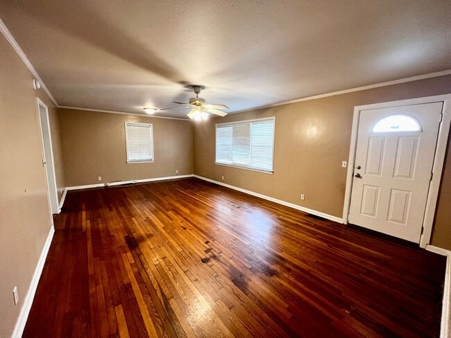 Building Photo - 107 Woodland Cir