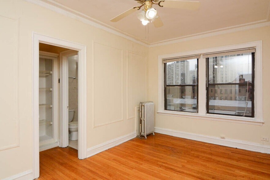 Building Photo - 1169 N Dearborn St