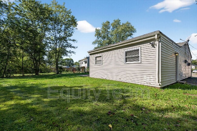 Building Photo - 10032 Regency Ct