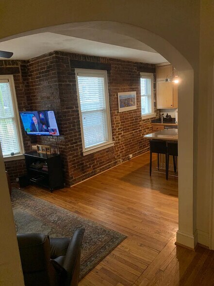 Building Photo - 1409 Colonial Ave