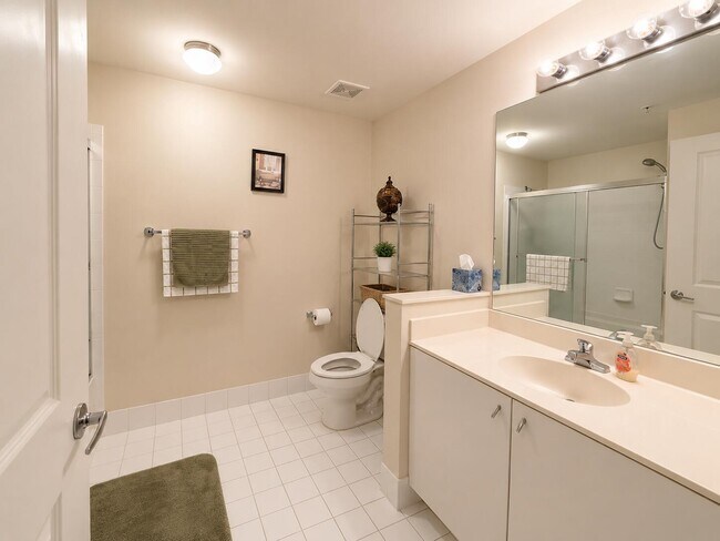 Building Photo - 5880 W Sample Rd