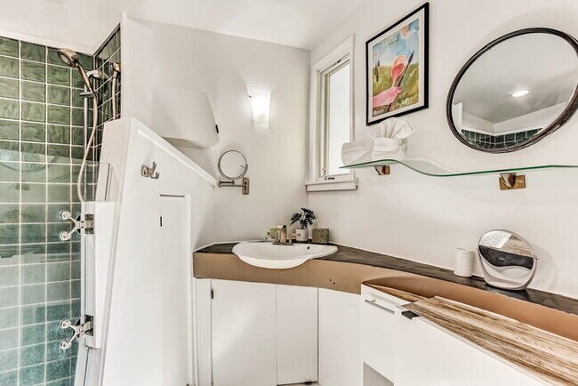 Building Photo - Design on Duffy