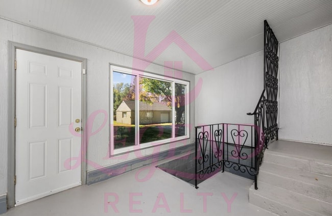 Building Photo - Spacious St. Ann Home with Large Detached ...