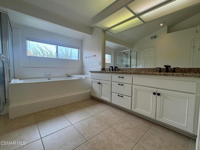Building Photo - 318 Hornblend Ct