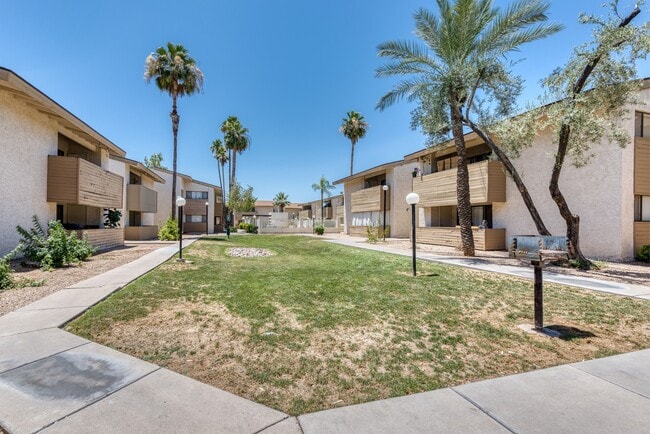 Building Photo - Gorgeous 2 bedroom, 2 bathroom in the Hear...
