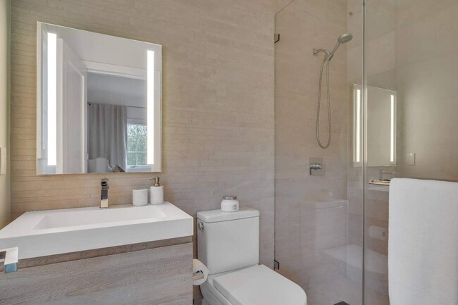 Building Photo - 108 Mill Creek Close