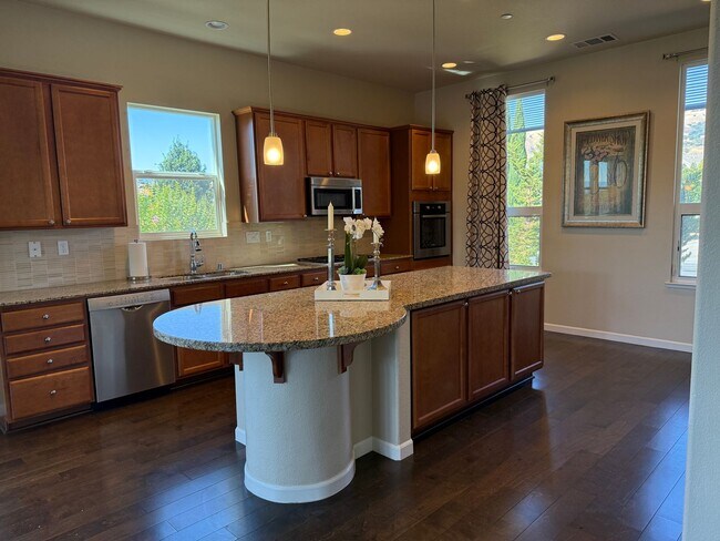 Building Photo - Executive Evergreen Valley Townhome