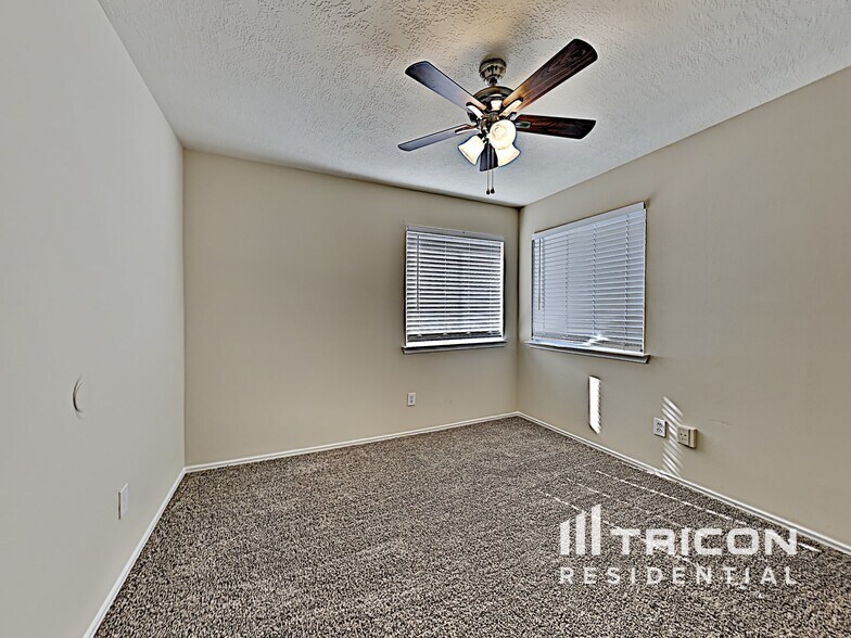 Building Photo - 1824 Old Creek Dr
