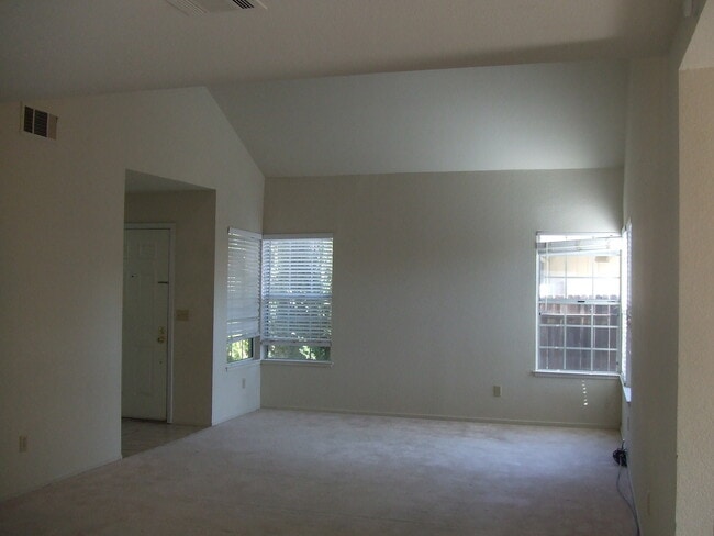 Building Photo - 419 Regency Cir