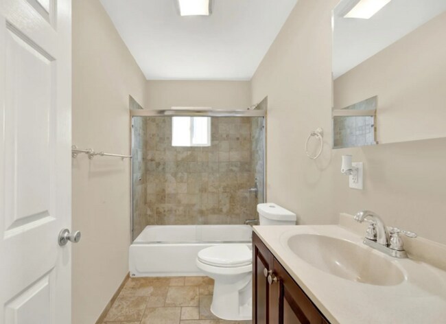 Building Photo - Spacious & Updated 2 BR / 1 BA Home in North Oakland – Move-In Ready!