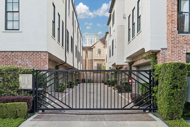 Building Photo - 1521 Oakdale St