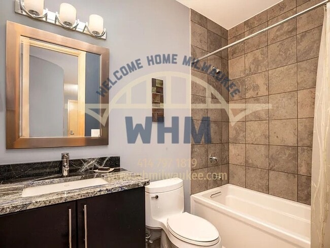 Building Photo - 239 E Chicago St