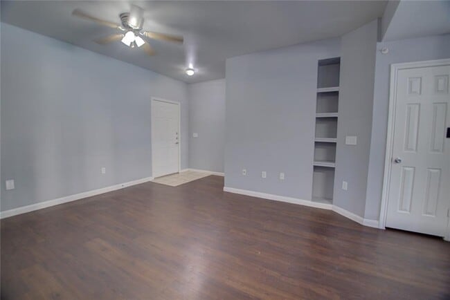 Building Photo - 2320 Gracy Farms Ln