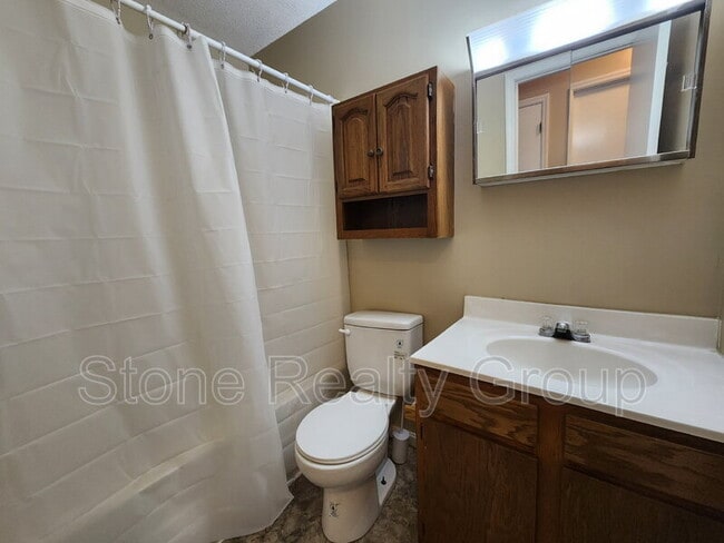 Building Photo - 2480 E Clayton Dr