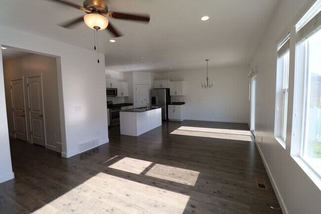 Building Photo - Beautiful Legacy Farms Home