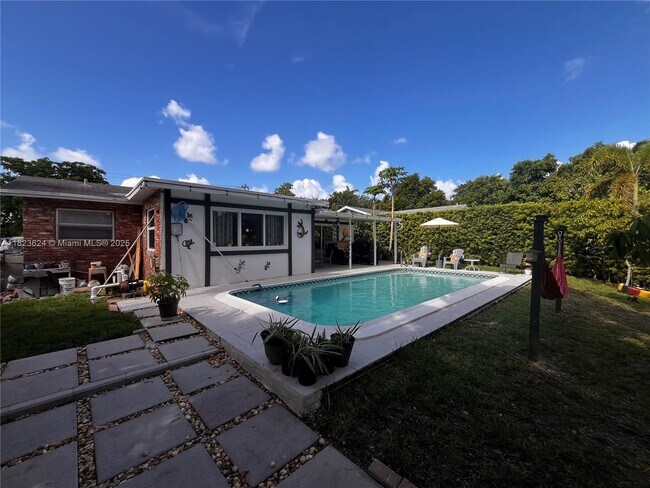 Building Photo - 12381 NW 29th Manor