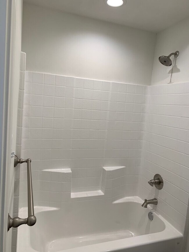 Building Photo - Beautiful brand new!! All the bells and whistles .