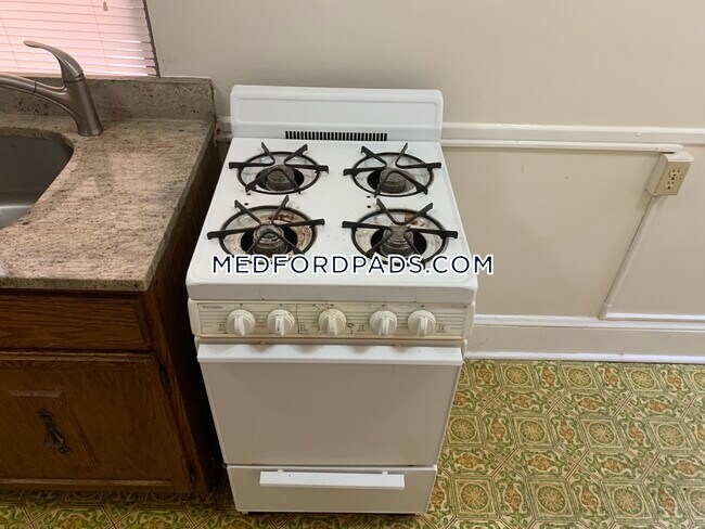 Building Photo - 63 Fellsway W