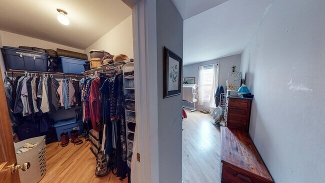 Building Photo - Remodeled 2BR in Victorian | Oversized Living & Dining | Walk to Yale | Massive Walk-In Closet