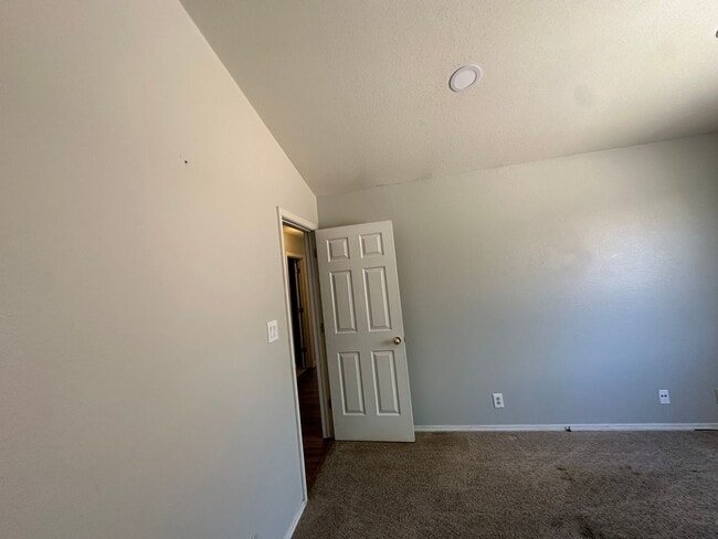 Building Photo - 3 bedroom, 2 bath home in Sparks! Must see!!!