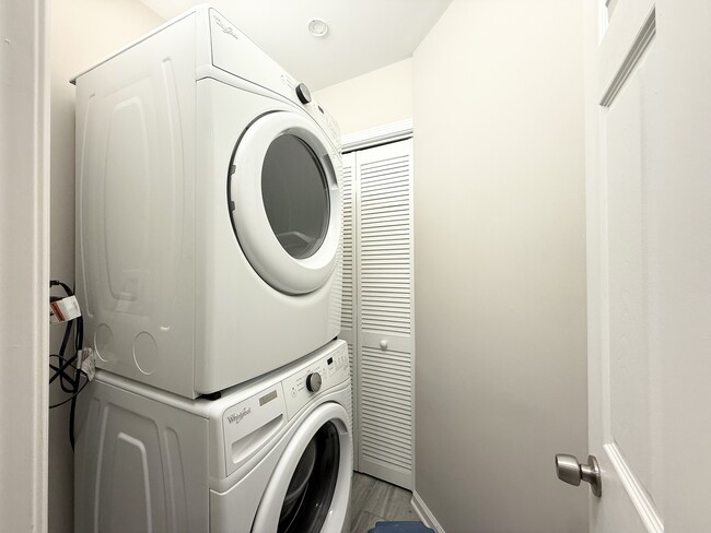 Building Photo - 1905 W Huron St