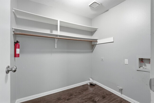 Building Photo - 971 N Red Cedar Cir