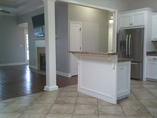 Building Photo - Spacious 3BR Home with Screened Porch, Fenced Backyard & Wired Shop in North Valdosta