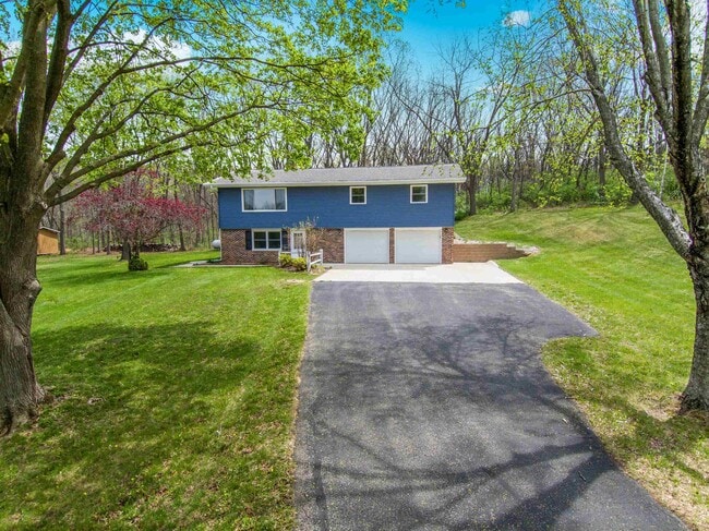 Building Photo - 1870 Sand Ridge Ct