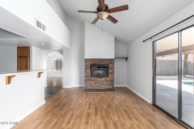 Building Photo - 11305 E Sunnyside Dr