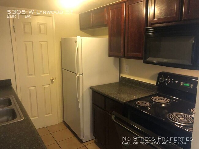 Building Photo - 2 Bedroom Town Home at 53rd Ave and McDowell!