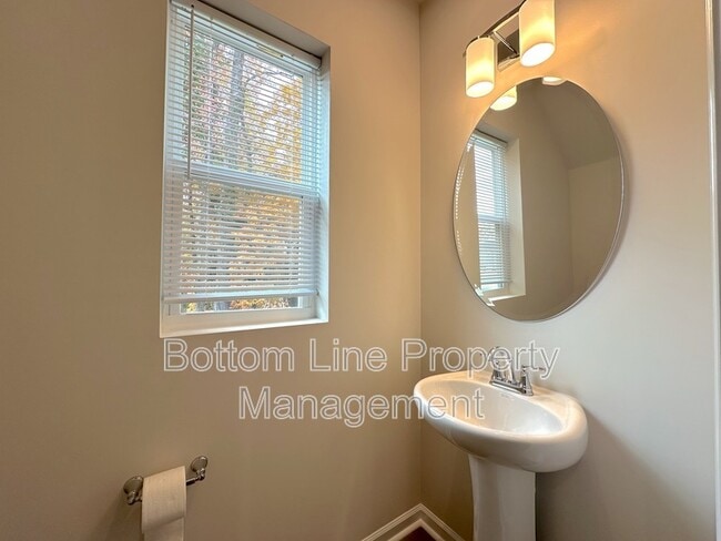 Building Photo - 3037 Hutton Gdns Ln