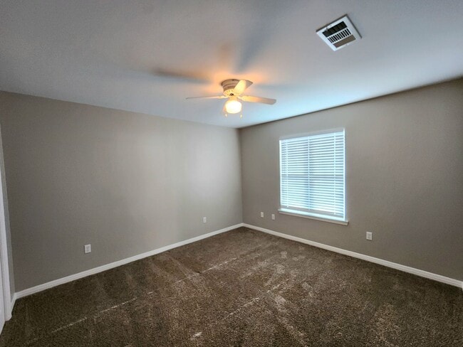 Building Photo - 2/2 Home in Lakeview Villas!